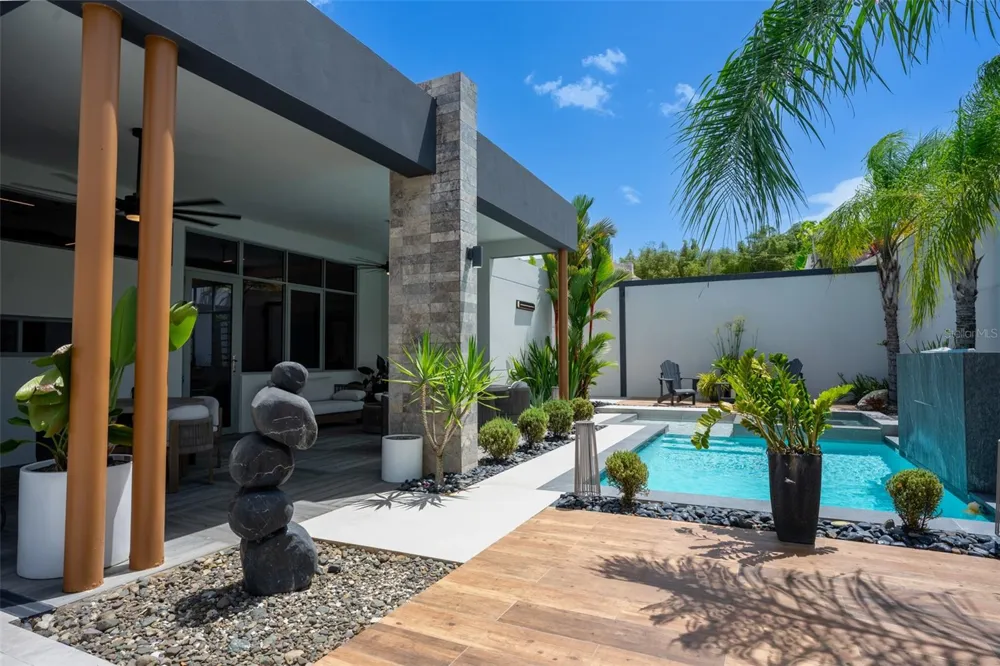 120 URB.BELAIR AT FINCA ELENA | CALLE NARANJO #120 Guaynabo, PR 00971