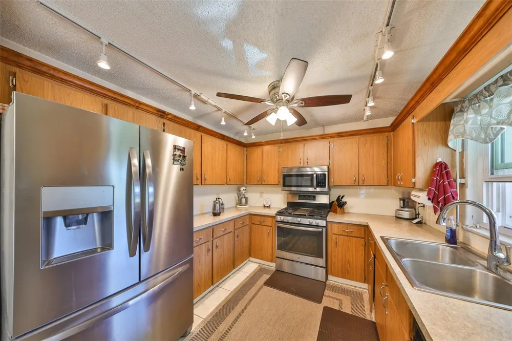 672 ALLEGHENY DRIVE Sun City Center, FL 33573