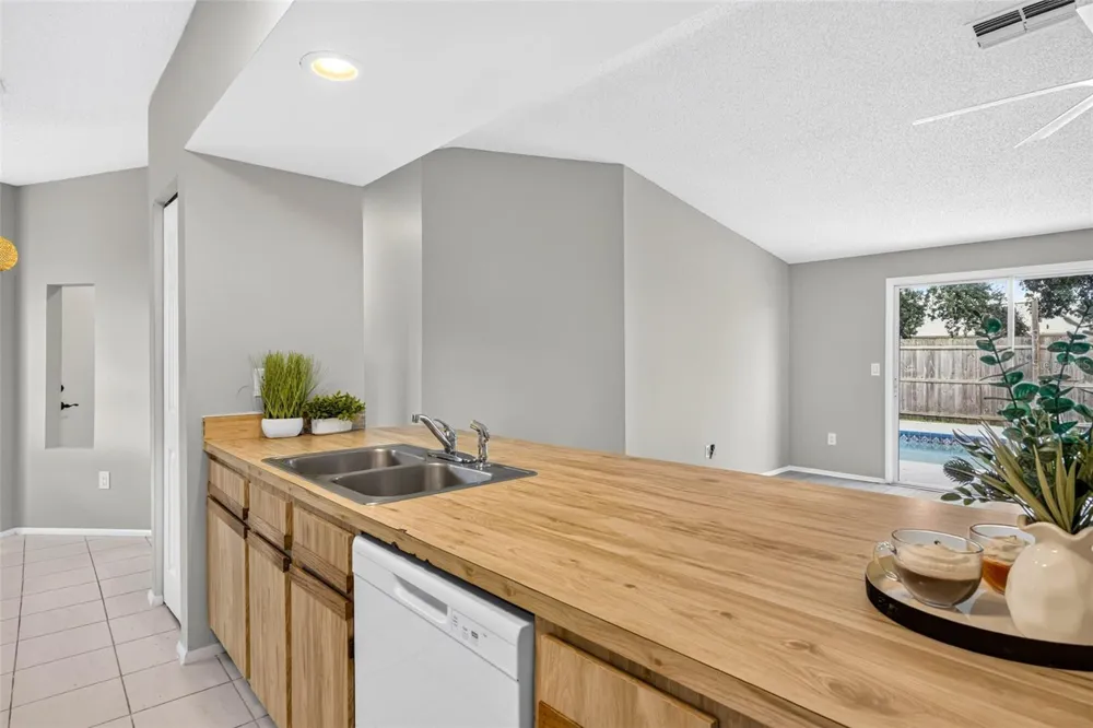 651 TIMBER BAY CIRCLE E Oldsmar, FL 34677