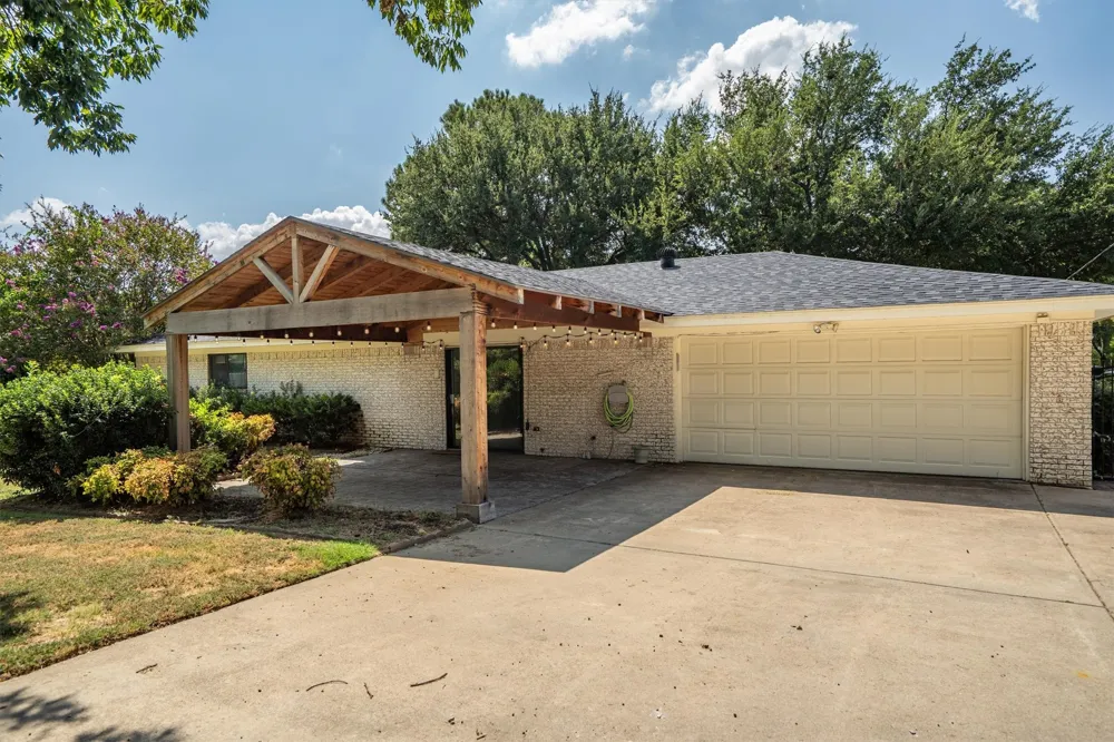 2108 Forest Hills Road Grapevine, TX 76051