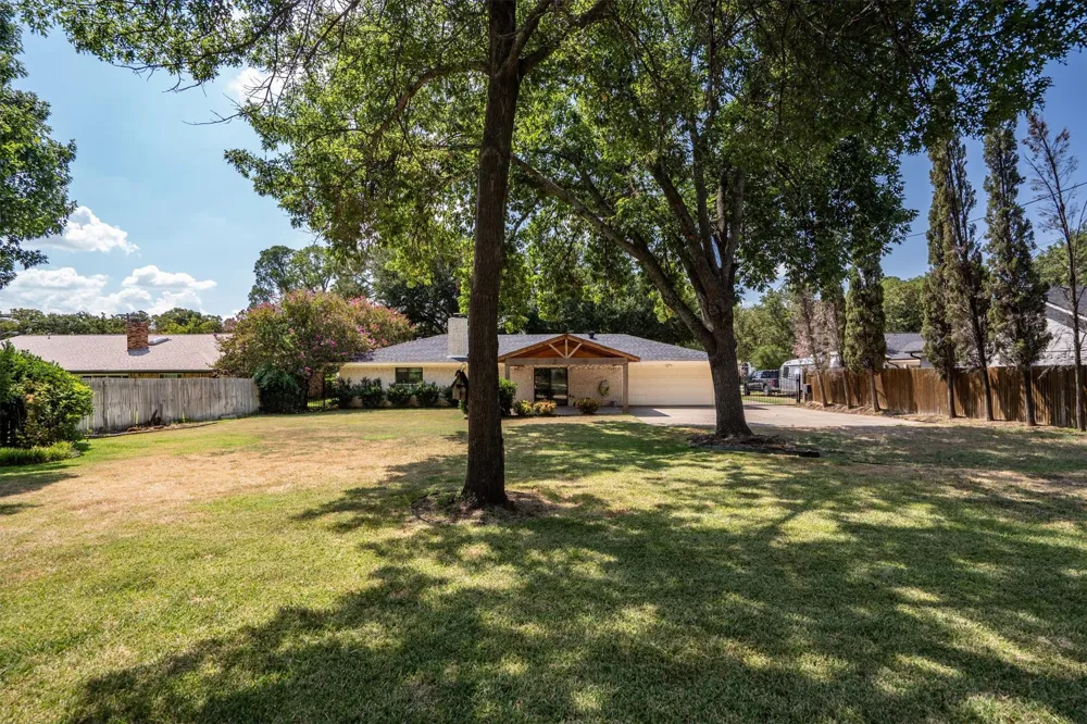 2108 Forest Hills Road Grapevine, TX 76051
