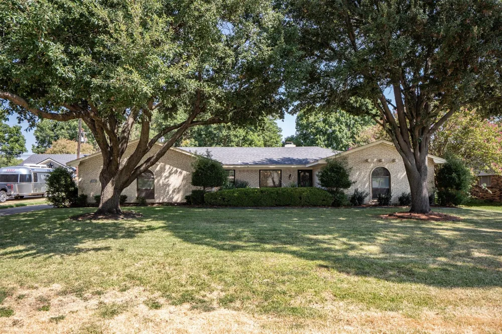 2108 Forest Hills Road Grapevine, TX 76051
