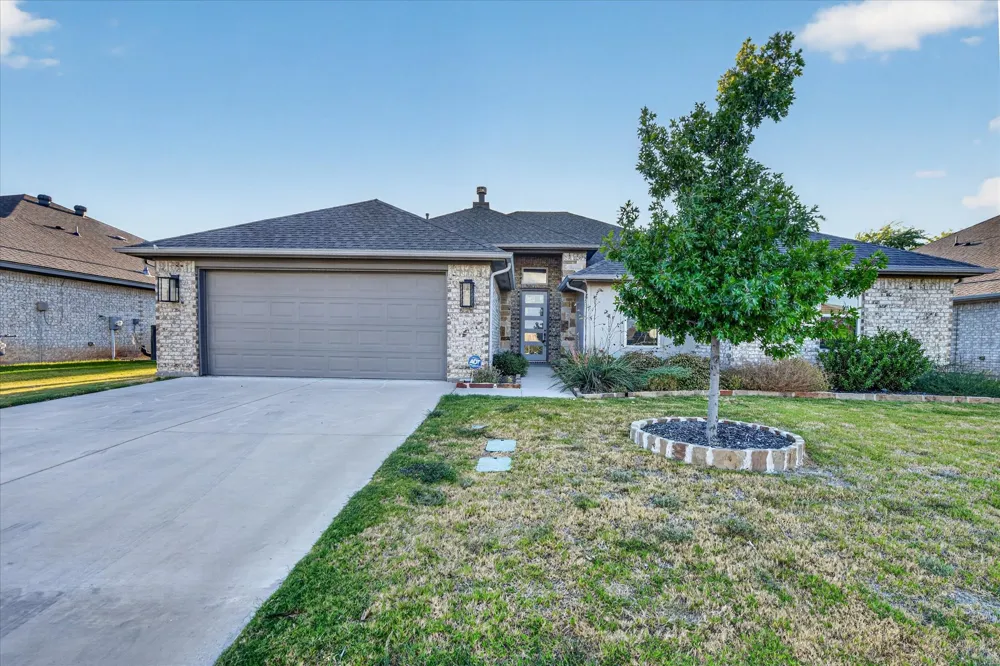 412 Brinkley Drive Saginaw, TX 76179