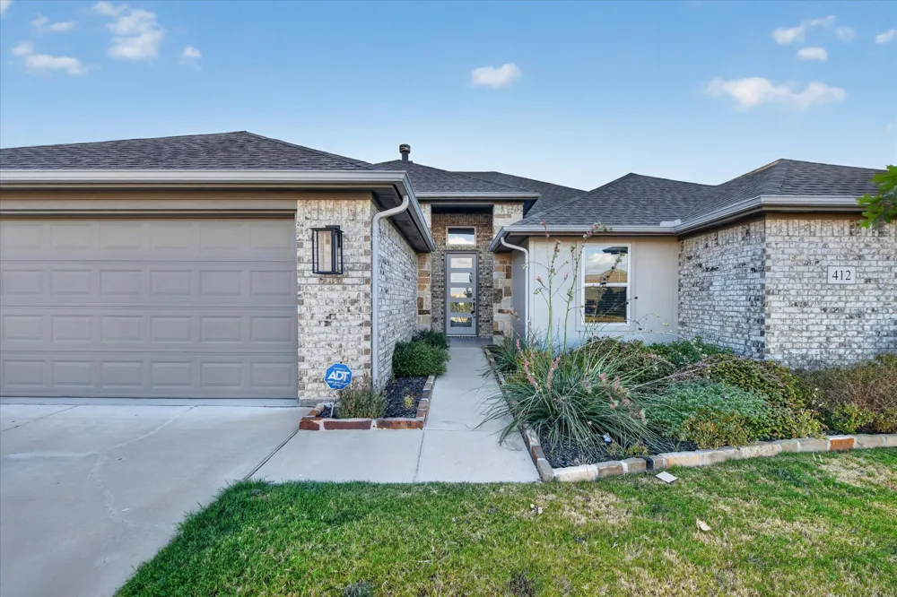 412 Brinkley Drive Saginaw, TX 76179