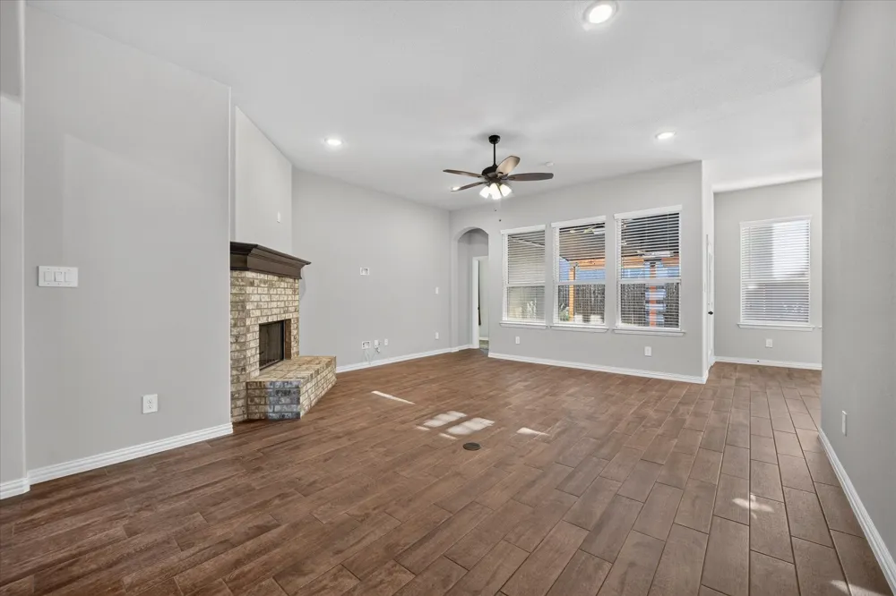 412 Brinkley Drive Saginaw, TX 76179