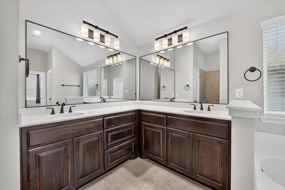 412 Brinkley Drive Saginaw, TX 76179