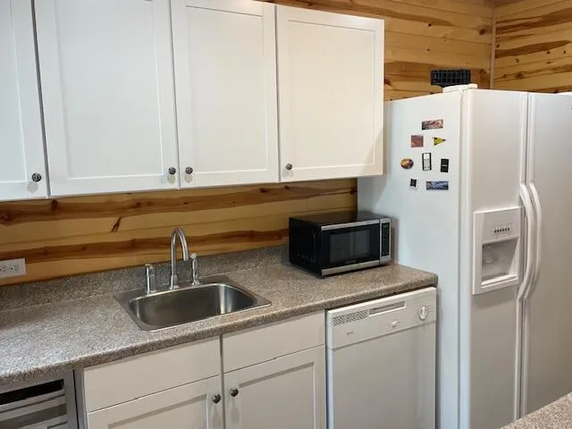 460 Summer Grv Drive Douglas, MI 49406