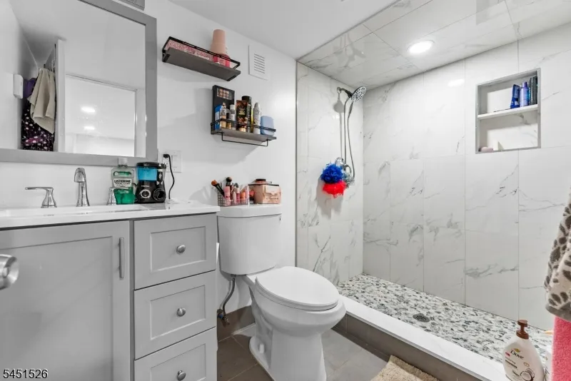 789 Harvard Pl Cliffside Park, NJ 07010
