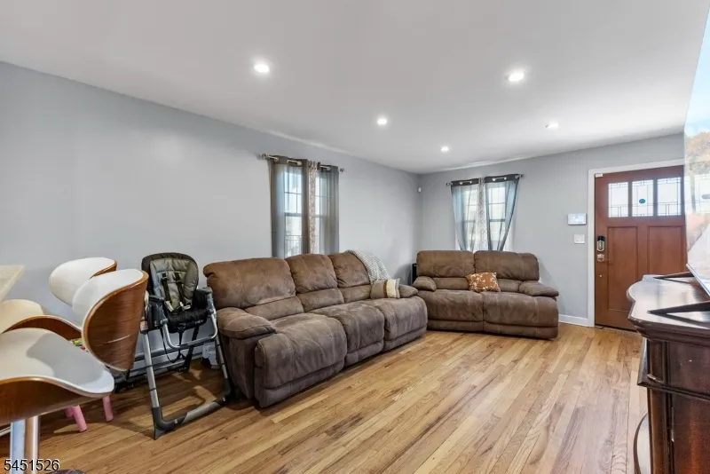 789 Harvard Pl Cliffside Park, NJ 07010