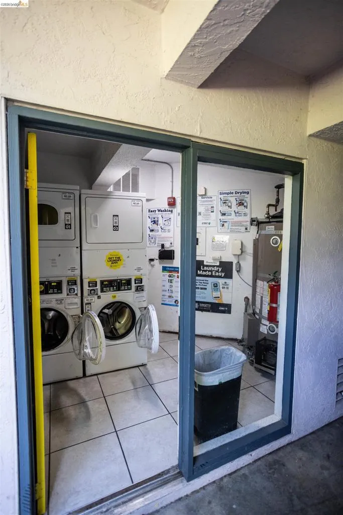 2120 GRANT STREET Alameda, CA 94703