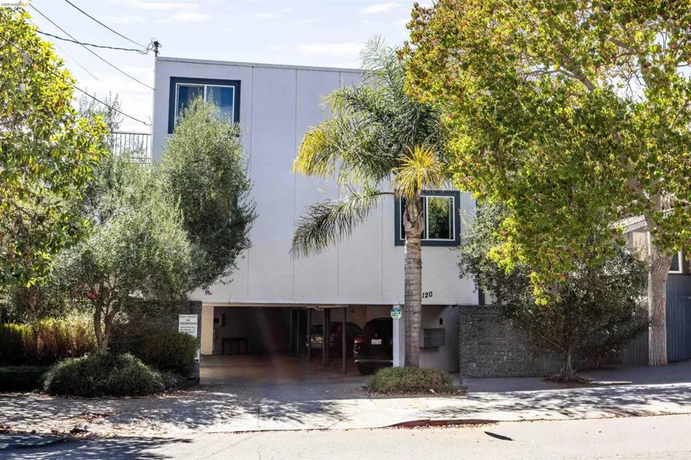 2120 GRANT STREET Alameda, CA 94703