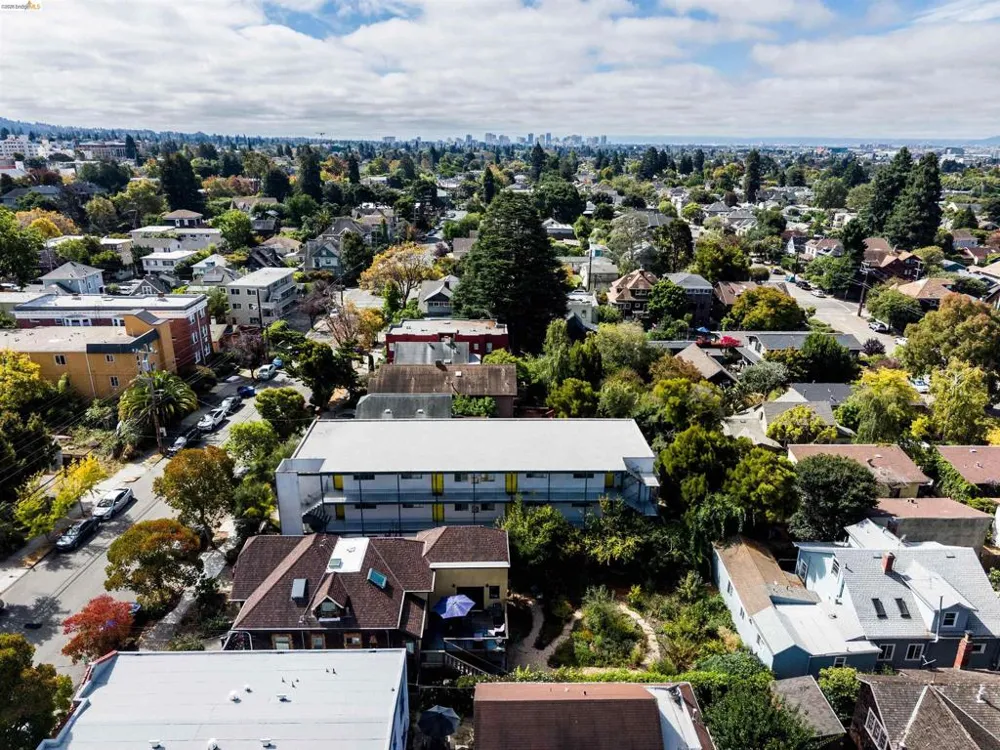 2120 GRANT STREET Alameda, CA 94703