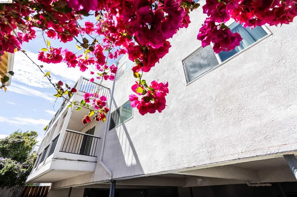 2120 GRANT STREET Alameda, CA 94703