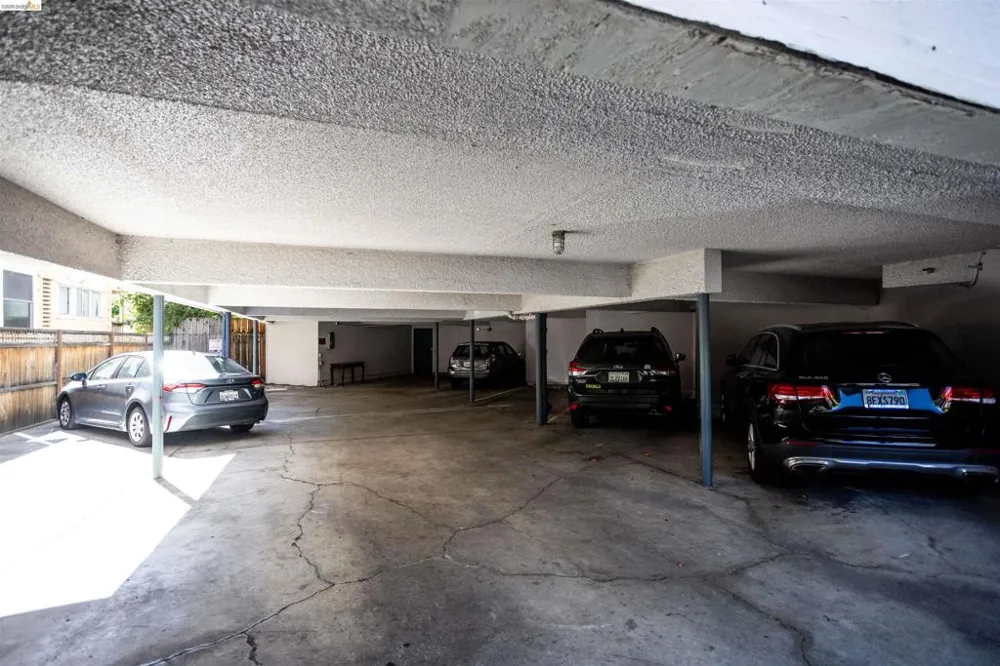 2120 GRANT STREET Alameda, CA 94703