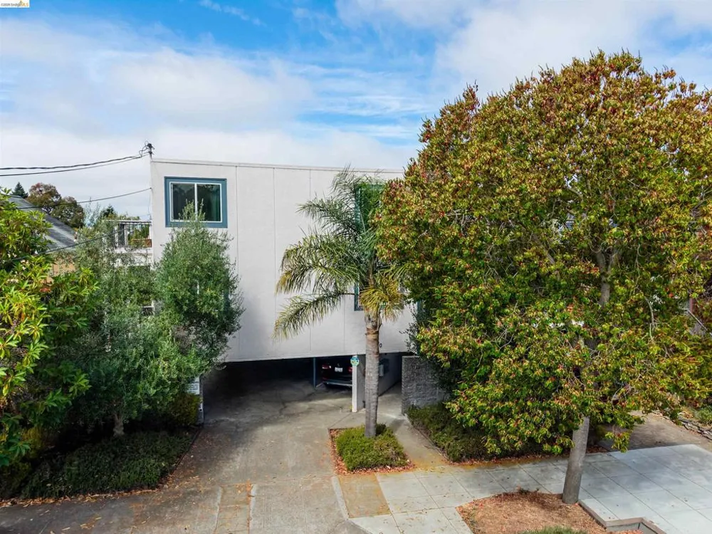 2120 GRANT STREET Alameda, CA 94703