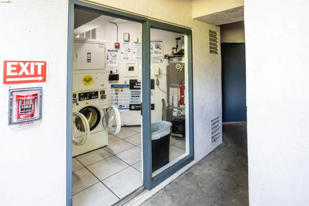 2120 GRANT STREET Alameda, CA 94703