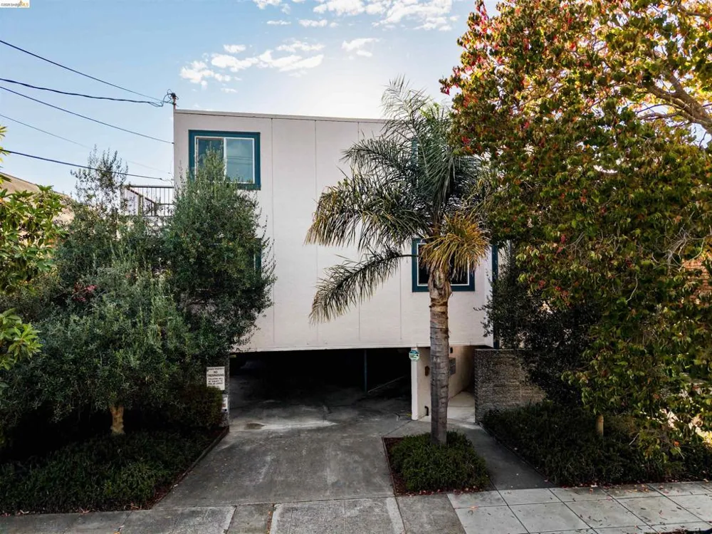 2120 GRANT STREET Alameda, CA 94703