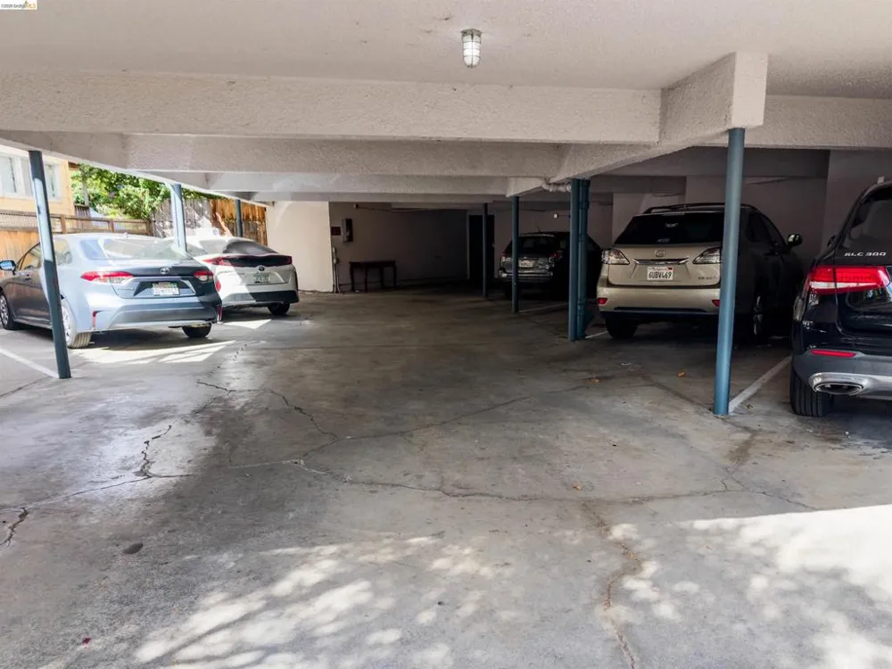 2120 GRANT STREET Alameda, CA 94703