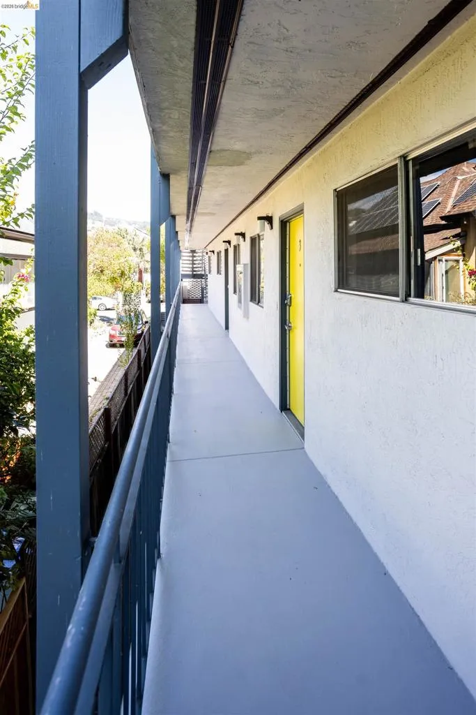 2120 GRANT STREET Alameda, CA 94703