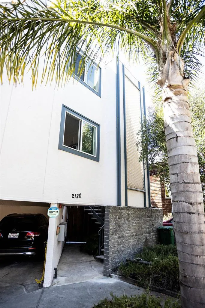2120 GRANT STREET Alameda, CA 94703
