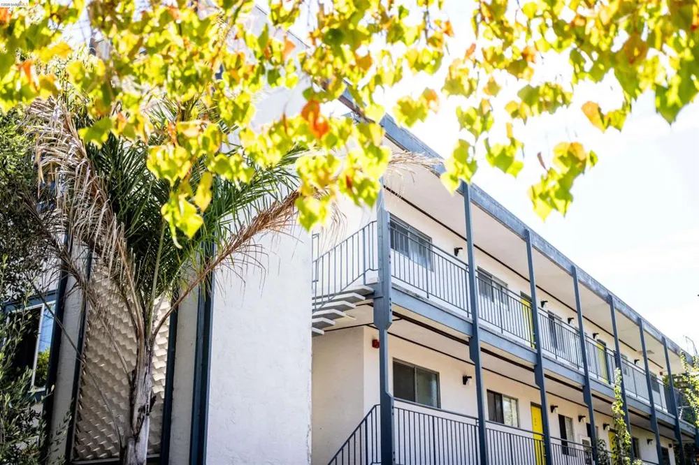 2120 GRANT STREET Alameda, CA 94703