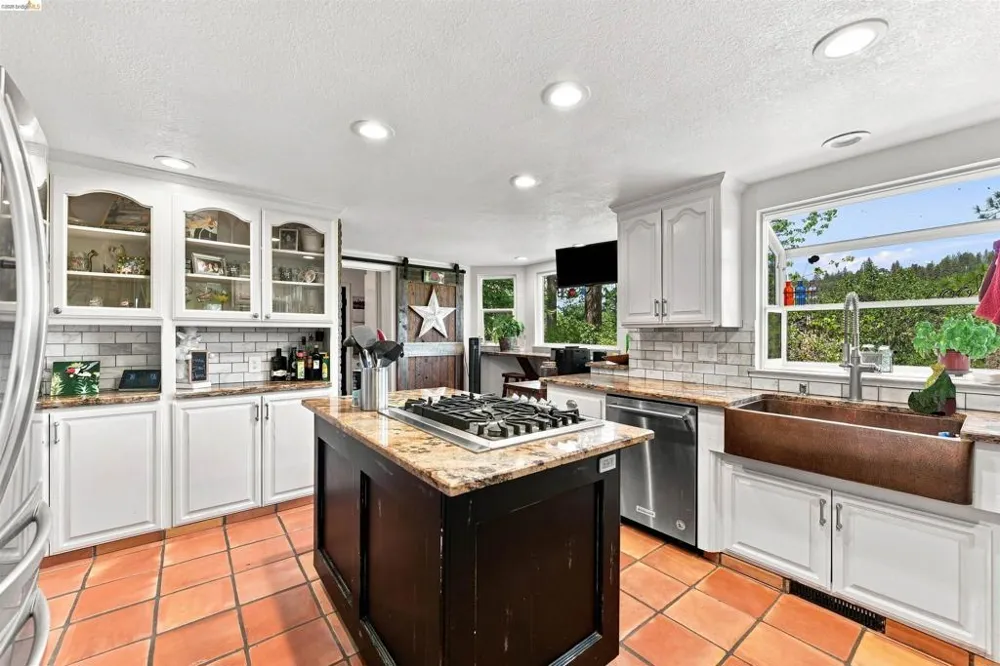2360 Secret Ravine Trail Cool, CA 95614