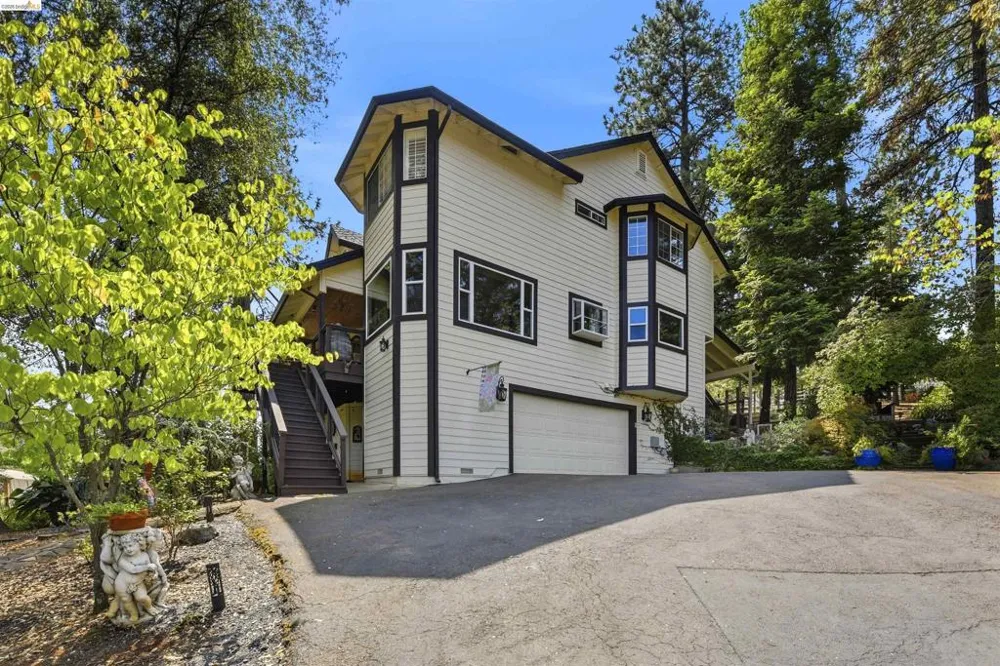 2360 Secret Ravine Trail Cool, CA 95614