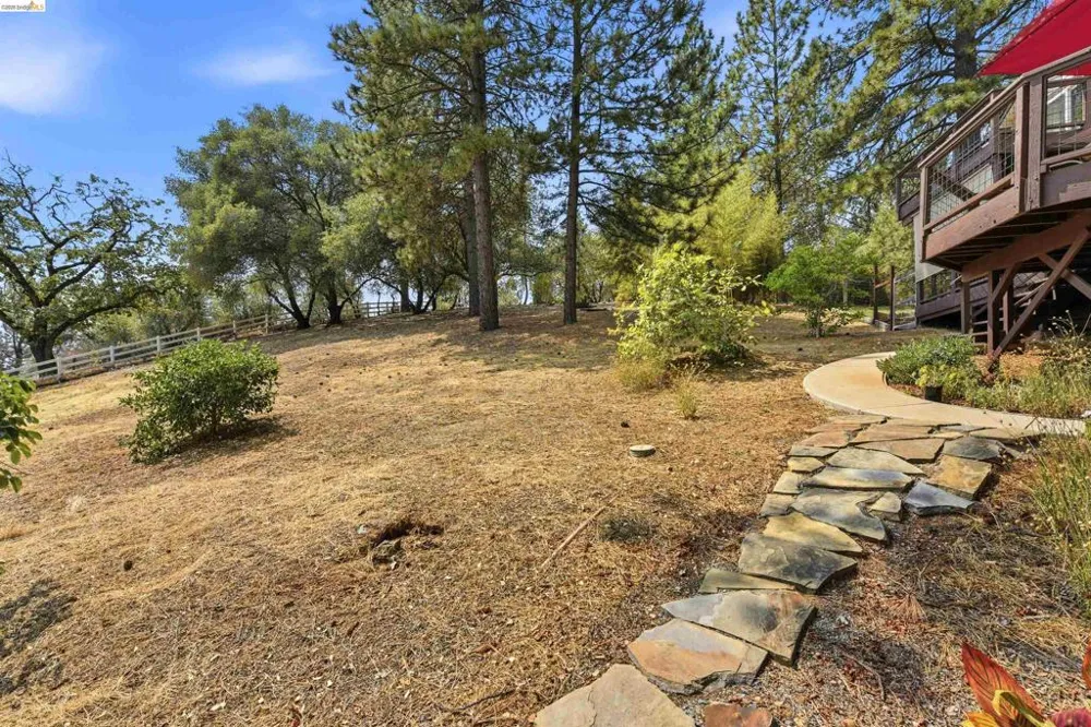 2360 Secret Ravine Trail Cool, CA 95614