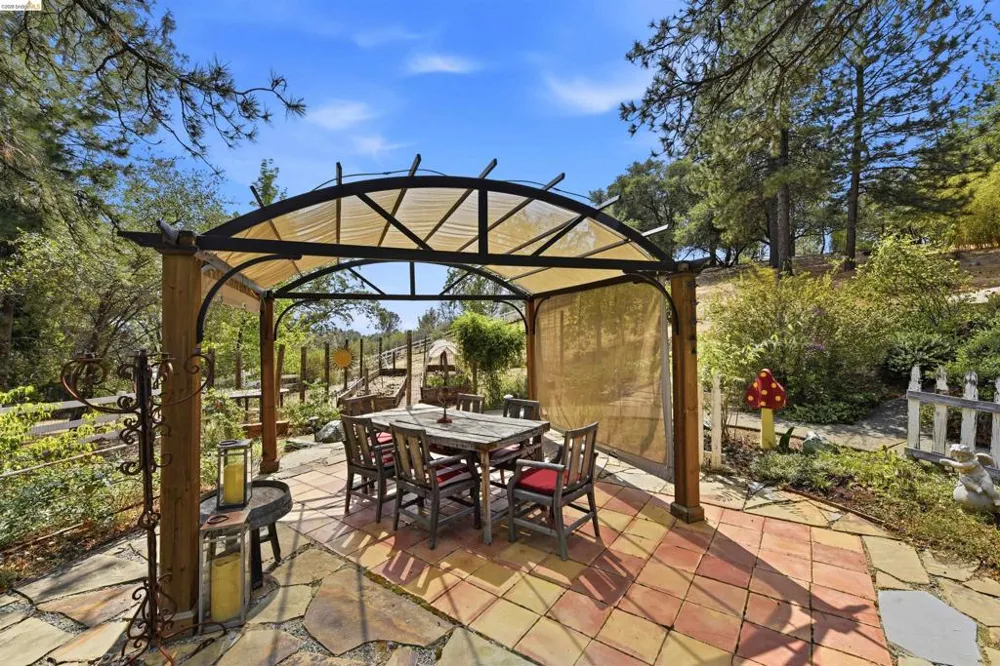 2360 Secret Ravine Trail Cool, CA 95614