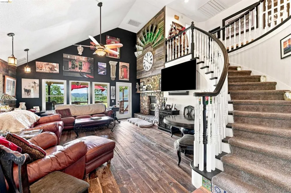 2360 Secret Ravine Trail Cool, CA 95614