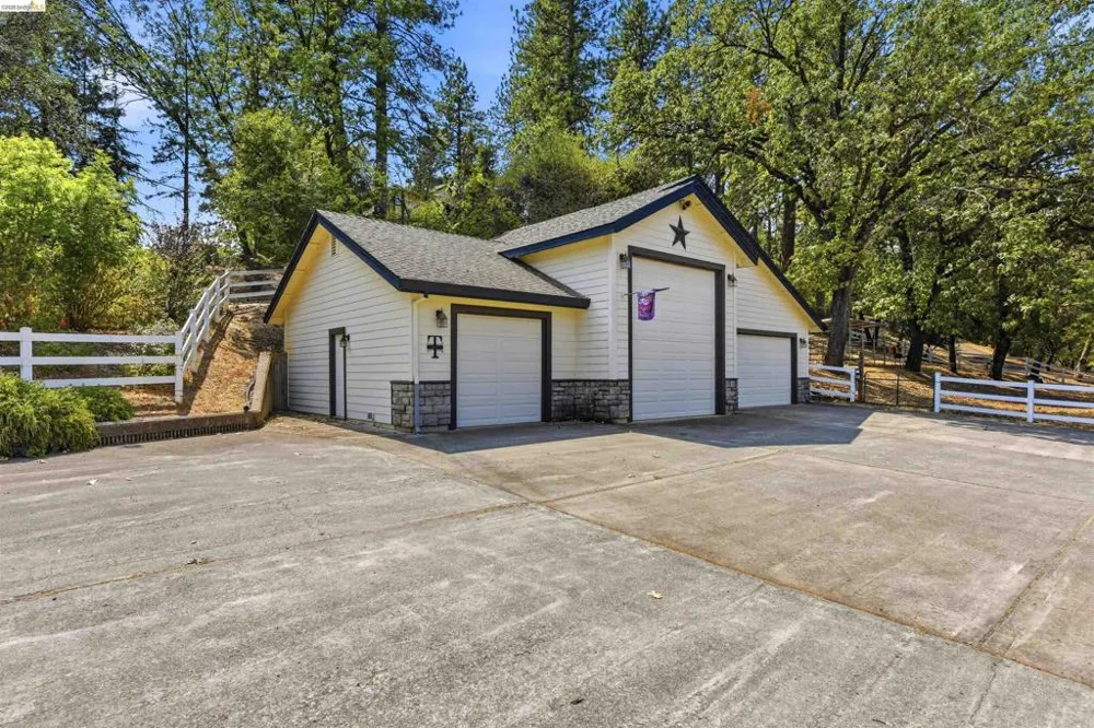 2360 Secret Ravine Trail Cool, CA 95614