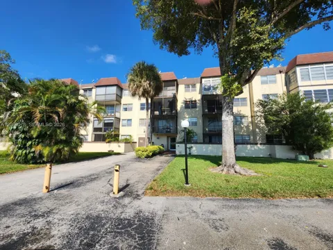 7300 NW 17th St #319