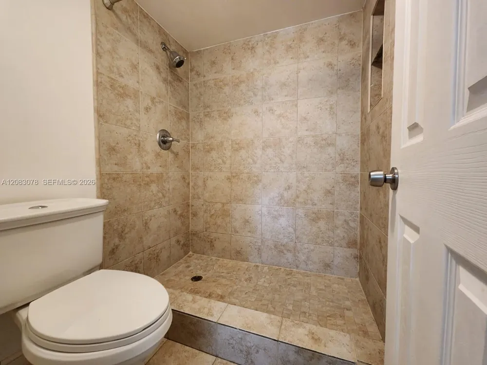 7300 NW 17th St #319 Plantation, FL 33313