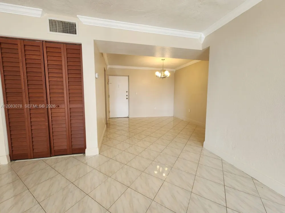 7300 NW 17th St #319 Plantation, FL 33313
