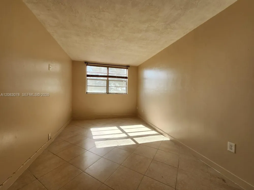 7300 NW 17th St #319 Plantation, FL 33313