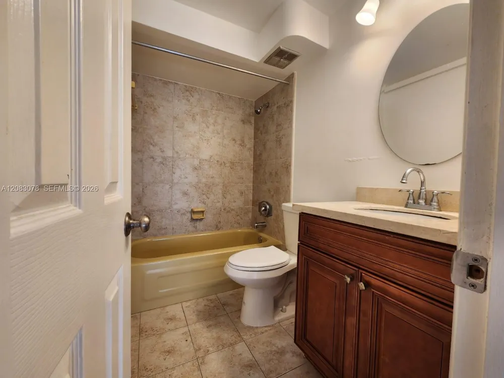 7300 NW 17th St #319 Plantation, FL 33313
