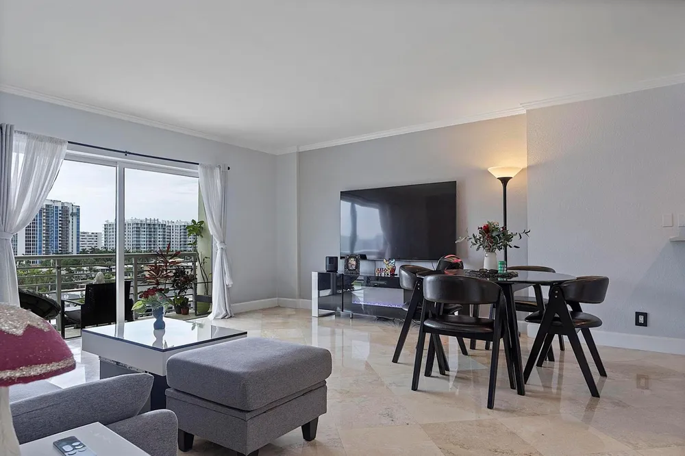 2900 NE 30th Street #Apt 8j Fort Lauderdale, FL 33306
