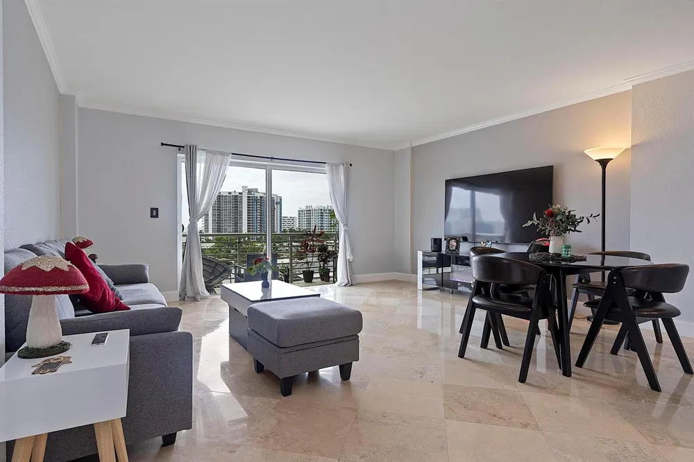 2900 NE 30th Street #Apt 8j Fort Lauderdale, FL 33306