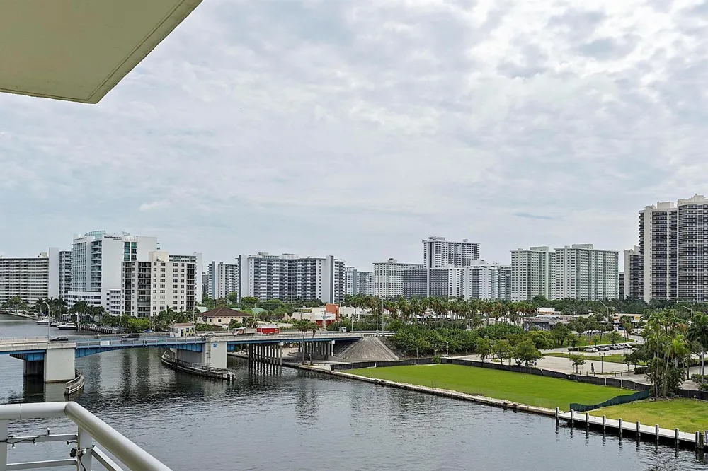 2900 NE 30th Street #Apt 8j Fort Lauderdale, FL 33306