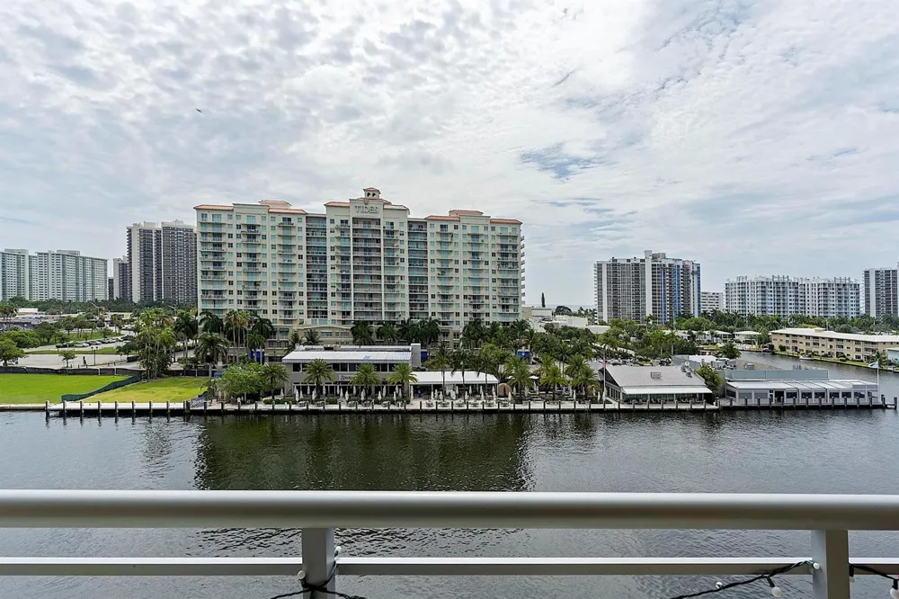 2900 NE 30th Street #Apt 8j Fort Lauderdale, FL 33306