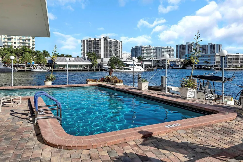 2900 NE 30th Street #Apt 8j Fort Lauderdale, FL 33306