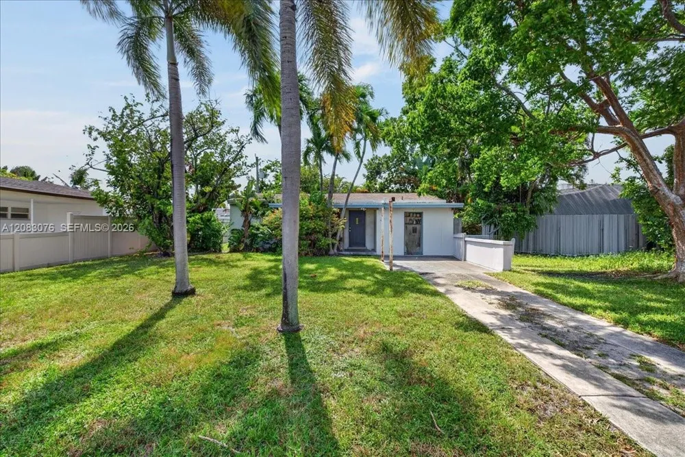 5619 NE 6th Ave Oakland Park, FL 33334
