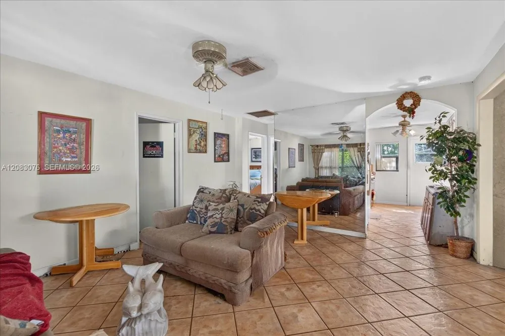 5619 NE 6th Ave Oakland Park, FL 33334