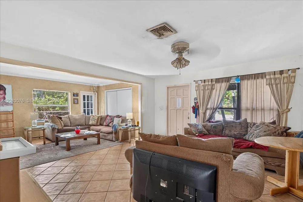 5619 NE 6th Ave Oakland Park, FL 33334