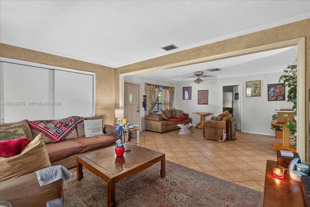 5619 NE 6th Ave Oakland Park, FL 33334