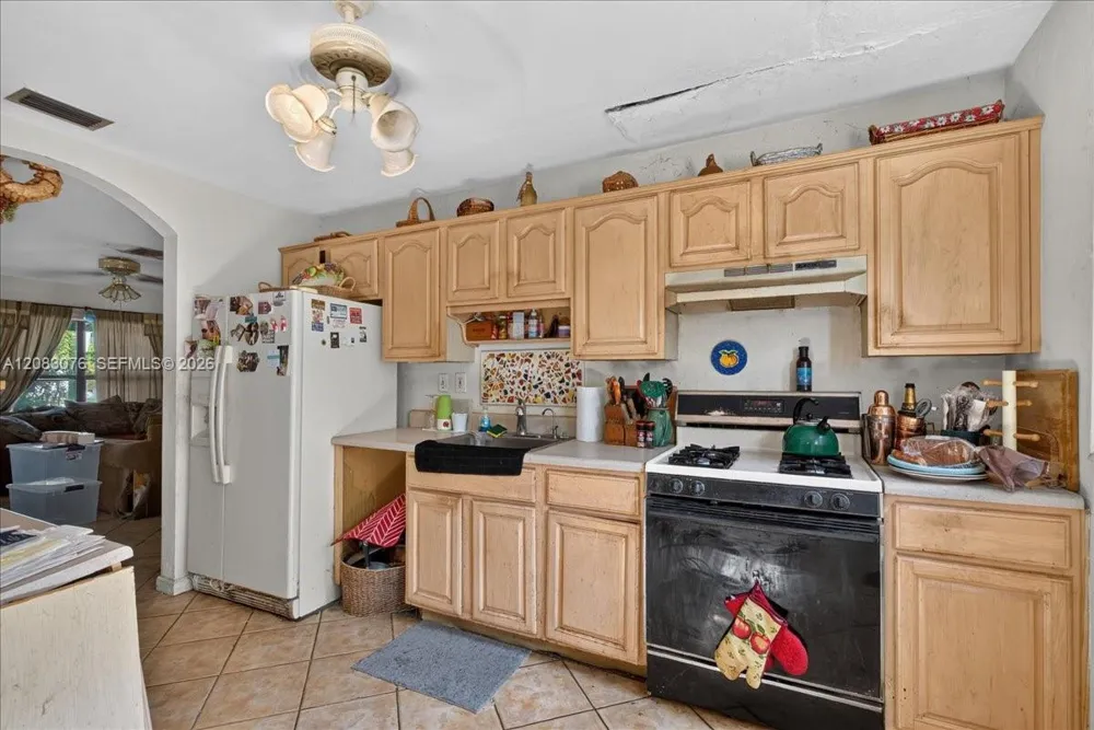 5619 NE 6th Ave Oakland Park, FL 33334