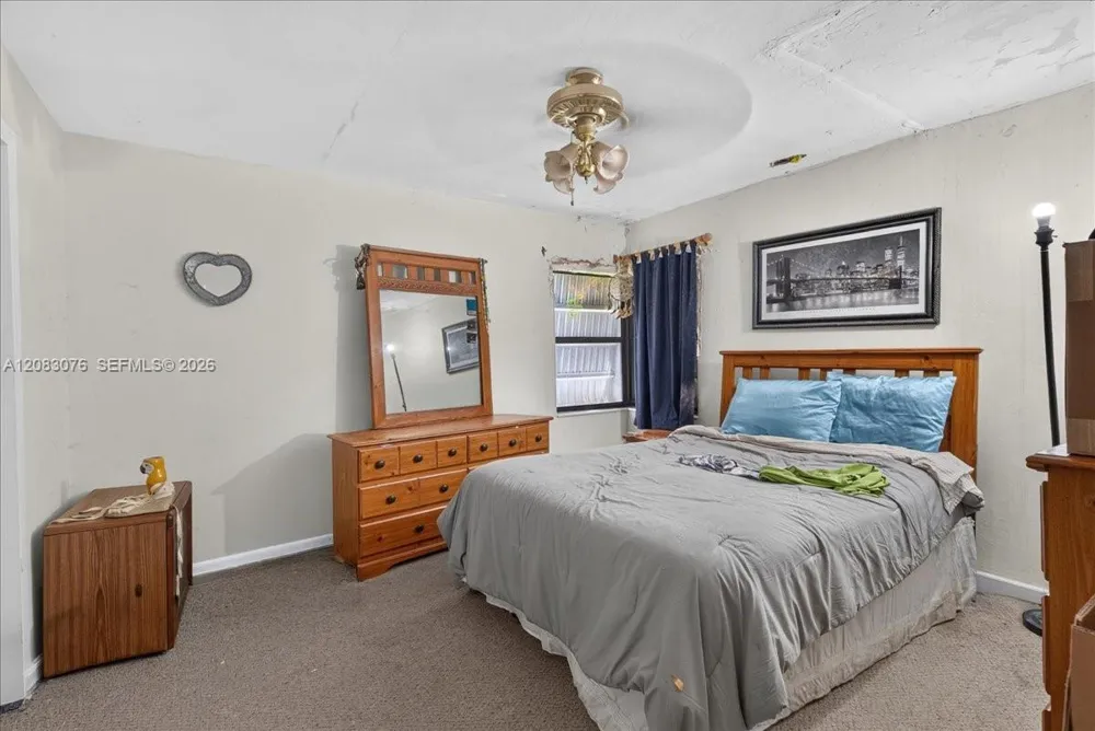 5619 NE 6th Ave Oakland Park, FL 33334