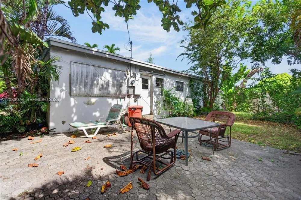 5619 NE 6th Ave Oakland Park, FL 33334