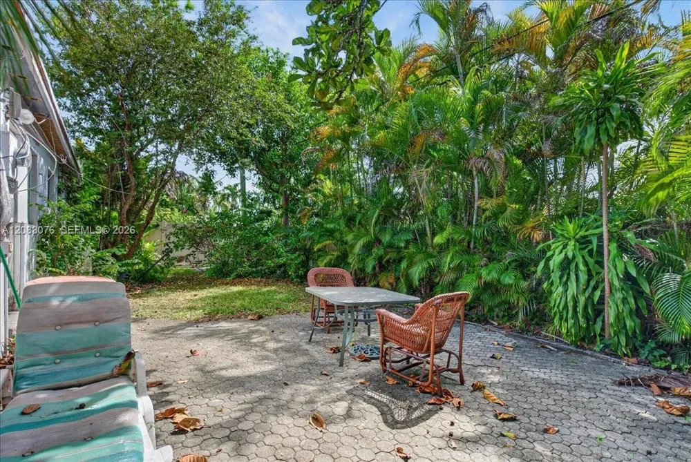 5619 NE 6th Ave Oakland Park, FL 33334