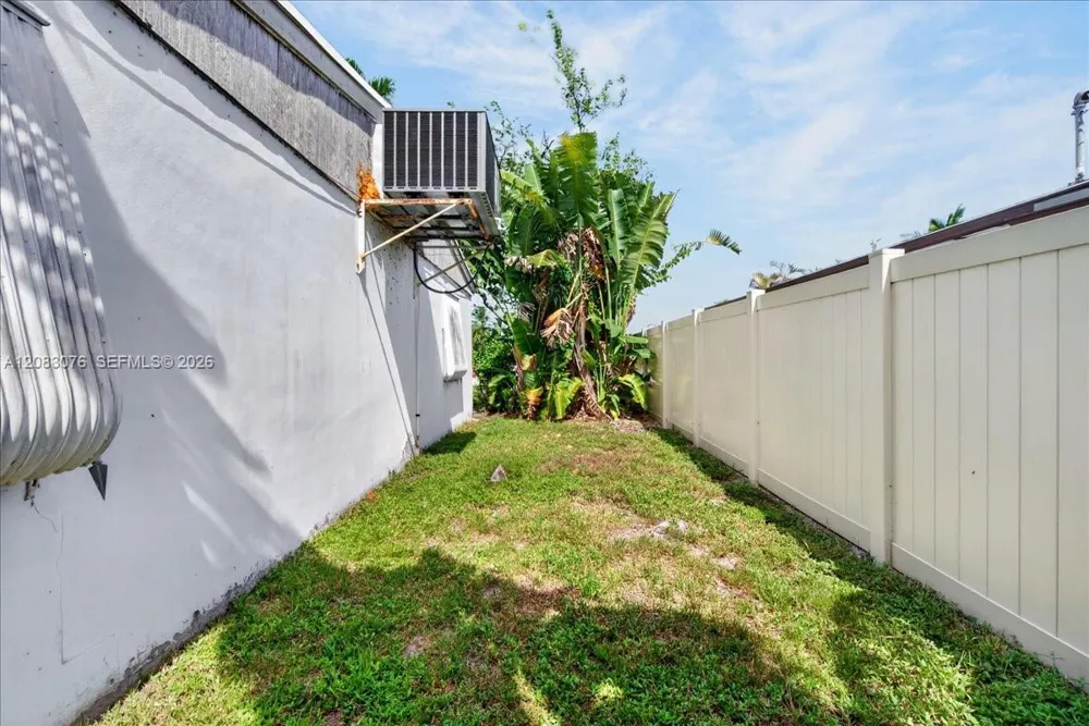 5619 NE 6th Ave Oakland Park, FL 33334